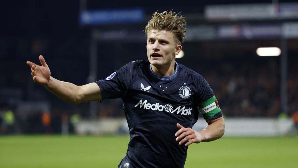 Feyenoord jaagt op gelijkmaker in Deventer • Eagles op voorsprong dankzij Deijl
