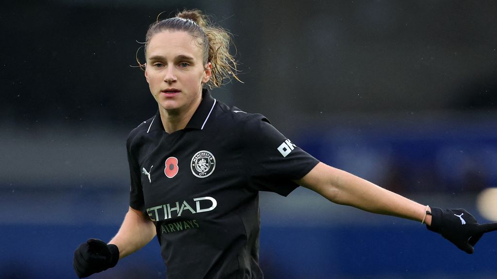 Miedema scoort voor winnend City en maakt 90ste goal in Engelse competitie