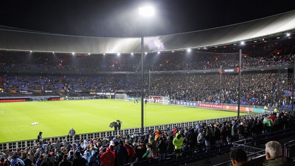 Aandeelhouders Kuip terughoudend over overnameplan Feyenoord