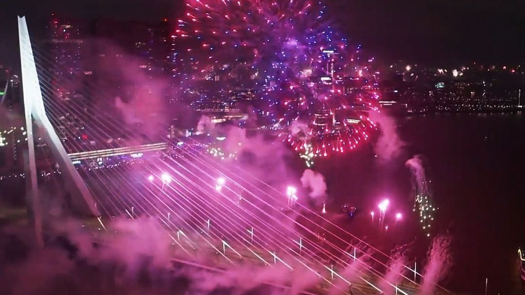 Vuurwerk bij Erasmusbrug Rotterdam gaat toch door