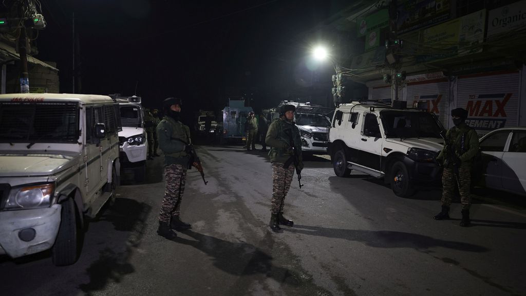 Foto: In beslag genomen explosieven ontploffen in politiebureau India: negen doden