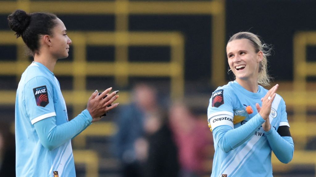 Casparij overtuigt met twee assists in stadsderby, City wint met 3-0