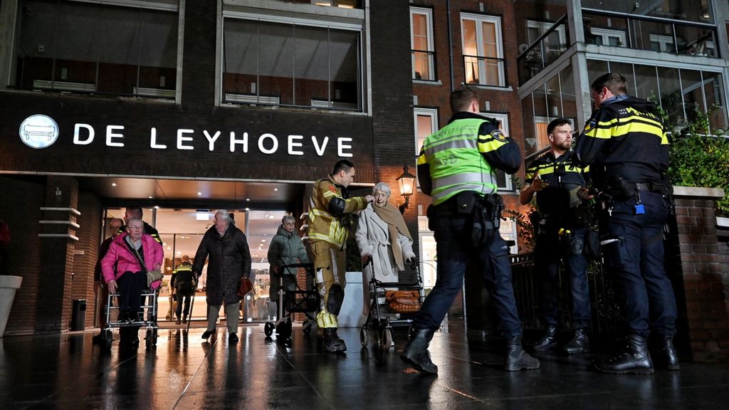 Foto: Grote evacuatie bij brand in Tilburgs woonzorgcentrum, drie gewonden