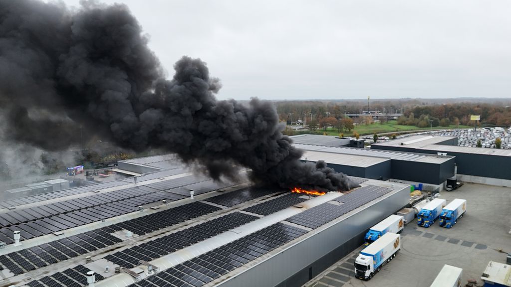 Brand op industrieterrein in Barneveld onder controle, snelwegen weer open