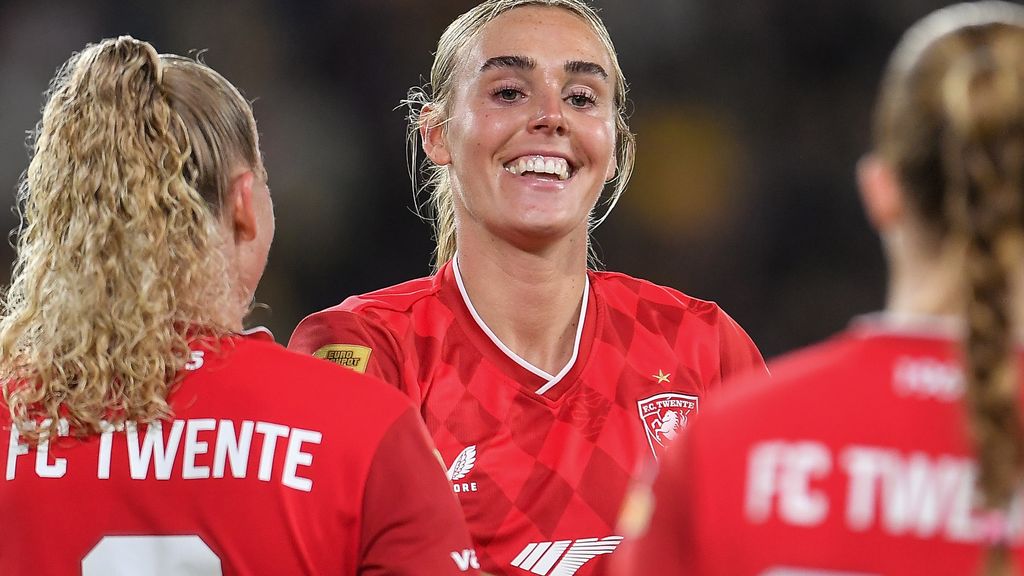 Twente wint op valreep eredivisietopper van Feyenoord en is nieuwe koploper