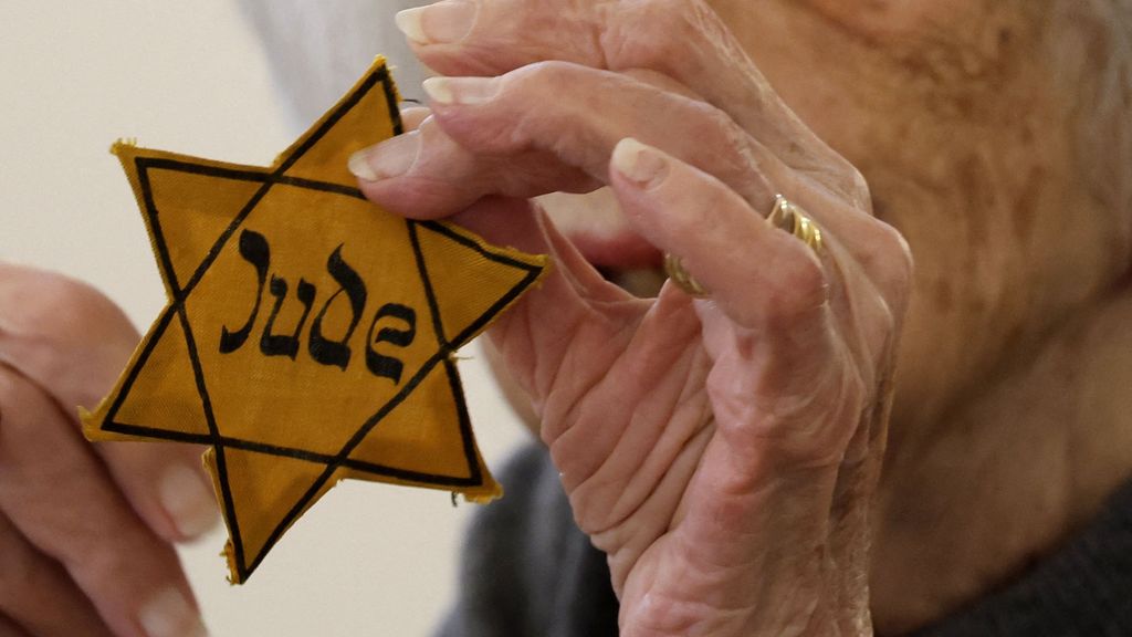 Foto: 'Walgelijke en cynische' Duitse veiling van Holocaust-documenten afgelast