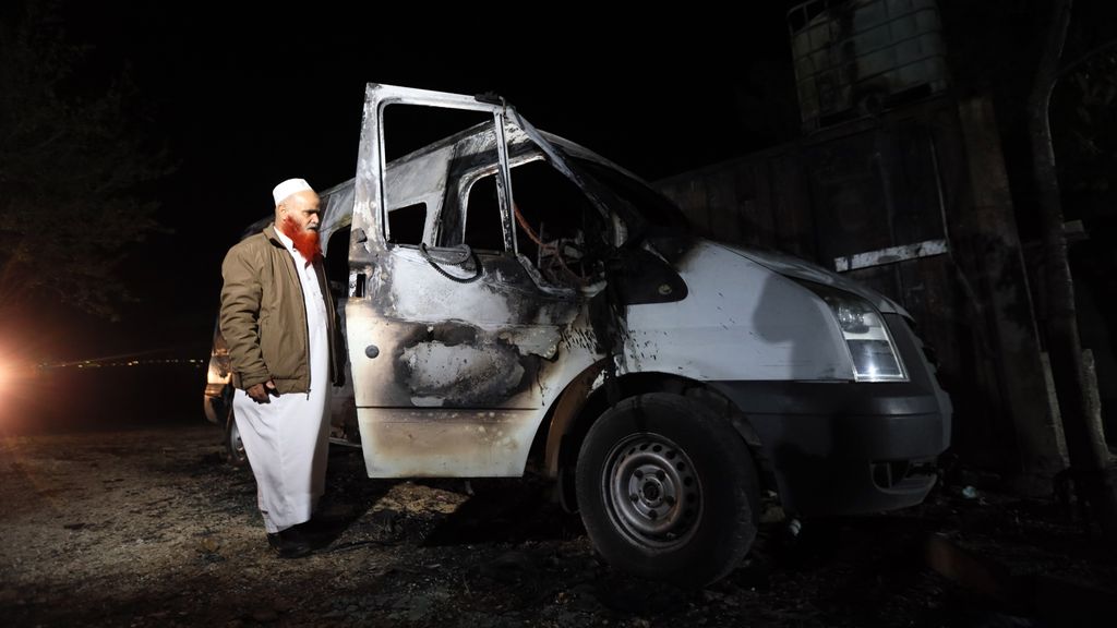 Foto: Kolonisten vallen Palestijnse huizen aan op Westoever, Israëlische politici boos