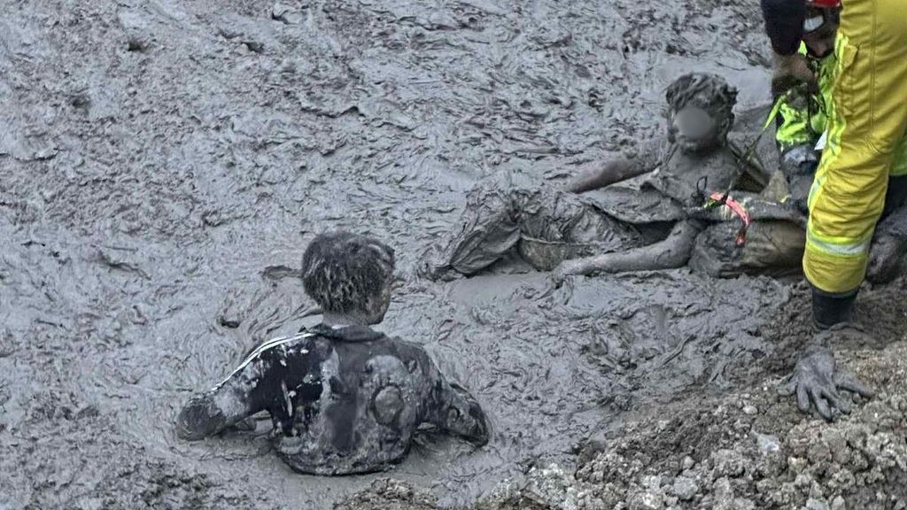 Foto: Vier jongens uit cementslib bevrijd in Belgische steengroeve