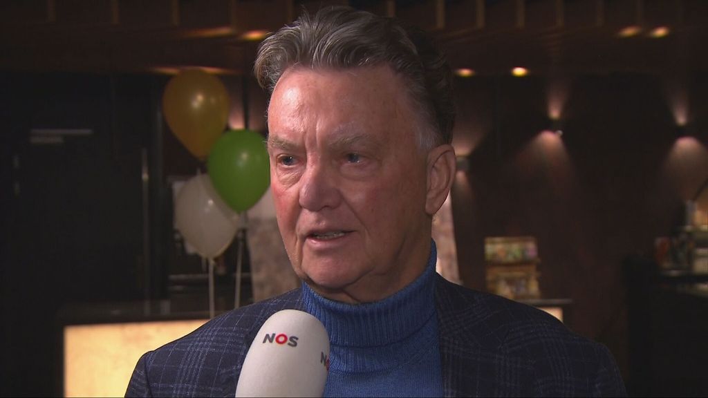 Adviseur Van Gaal spreekt voor het eerst over crisis Ajax: 'Ze volgen niet altijd mijn lijn'