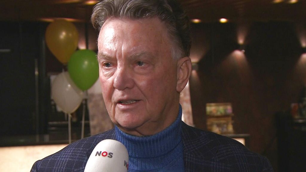 Adviseur Van Gaal spreekt voor het eerst over crisis Ajax: 'Ze volgen niet altijd mijn lijn'