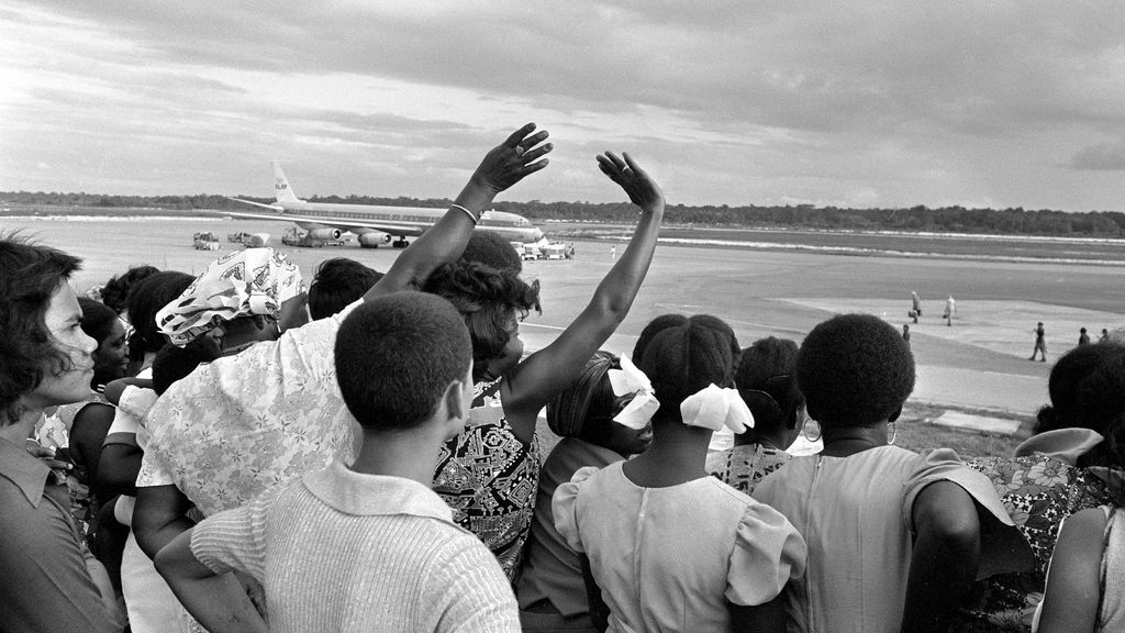 Foto: In 50 jaar onafhankelijkheid kwamen ruim 250.000 Surinamers naar Nederland