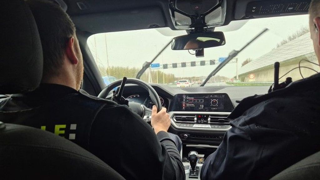 Foto: Hardleerse weggebruiker krijgt meer dan 30 boetes voor vasthouden telefoon