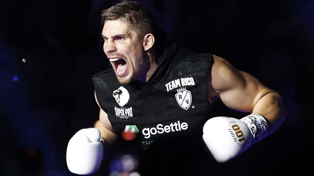 Verhoeven maakte kickboksen salonfähig: van leeg Schiphol tot miljoenen kijkers