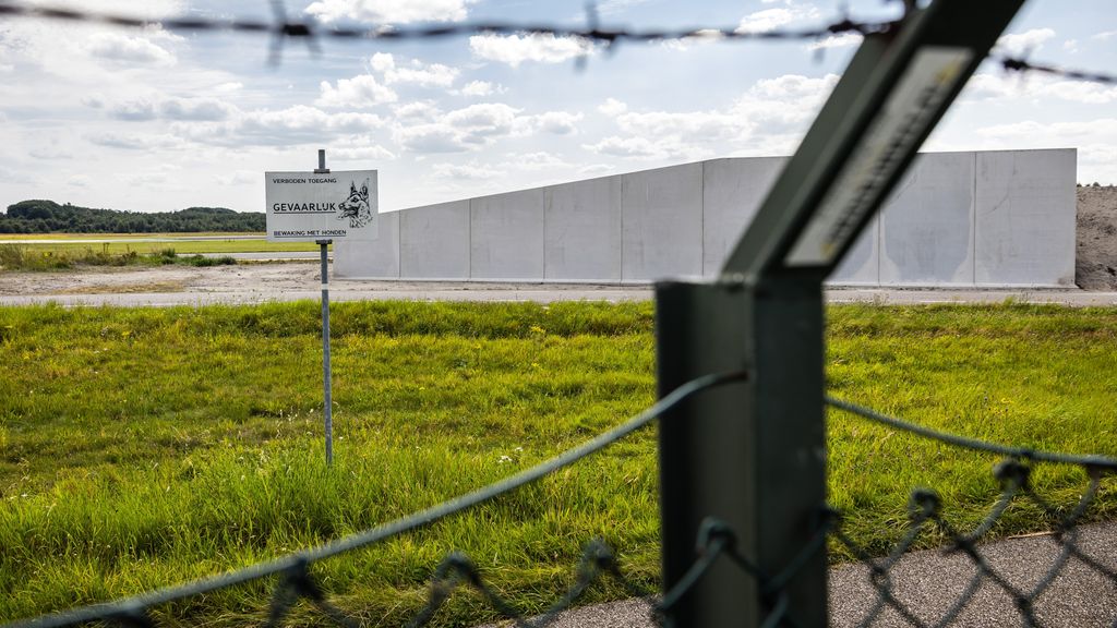 Foto: Luchtmacht heeft wapens ingezet tegen 5 tot 10 drones boven vliegbasis Volkel