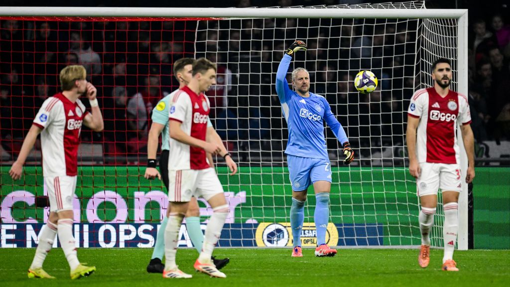 Ajax blameert zich onder Grim: Excelsior wint in de Arena