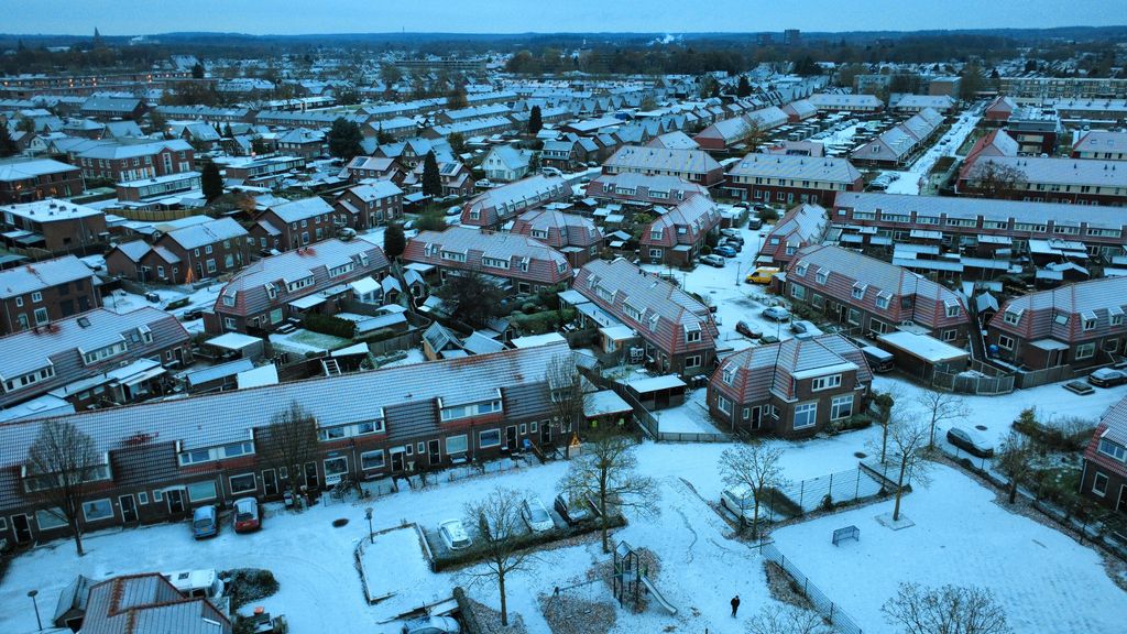 Foto: Sneeuw in Nederland, witte plaatjes en waarschuwing om gladheid
