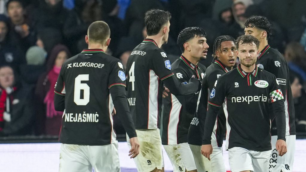 Feyenoord raakt verder achterop bij koploper PSV door verlies tegen NEC (2-4)