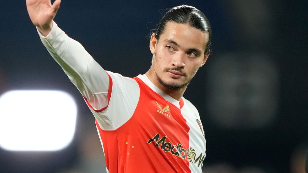 Zoals Cruijff Van Basten aanpakte, zo blijft Van Persie hard voor Hadj Moussa