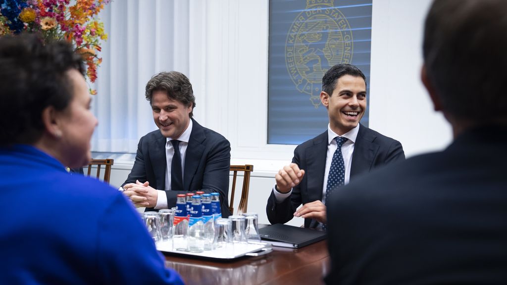 D66 en CDA praten verder over economie • Kamervoorzitter bij koning