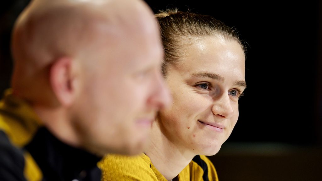 De glimlach is terug bij Miedema: 'Nieuwe impulsen waren nodig bij Oranje'