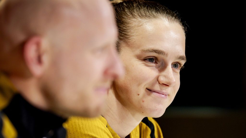 De glimlach is terug bij Miedema: 'Nieuwe impulsen waren nodig bij Oranje'
