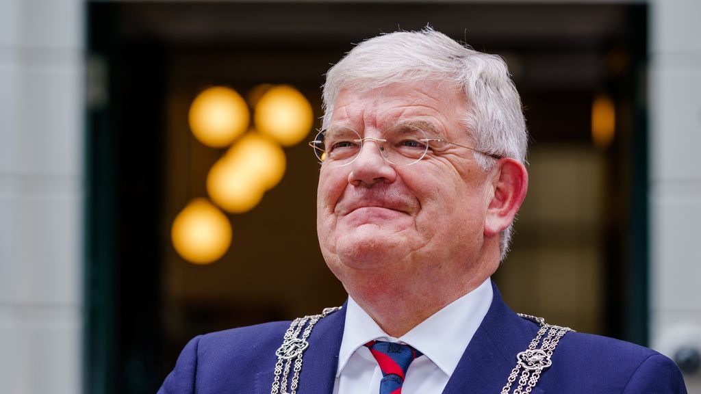 Foto: Jan van Zanen krijgt tweede termijn als burgemeester van Den Haag