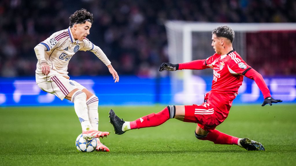 Bluffertje Bounida lichtpunt bij historisch slecht Ajax: 'Heb me in de basis gespeeld'