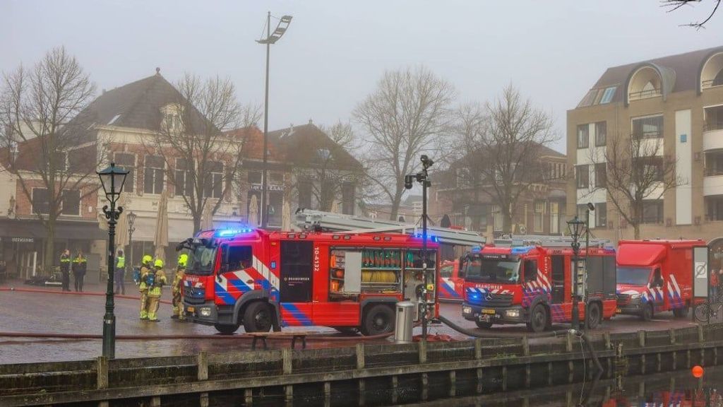 Foto: Brand in middeleeuwse binnenstad Alkmaar, geen gewonden