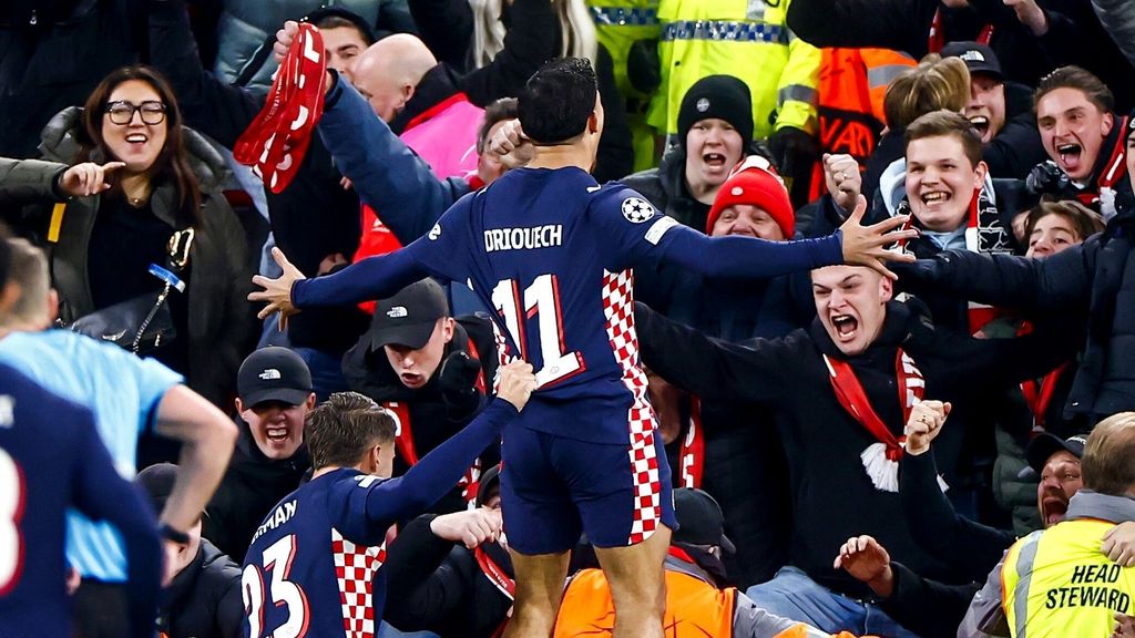 PSV stunt met grote zege op Anfield en drukt Slot en Liverpool dieper in de zorgen