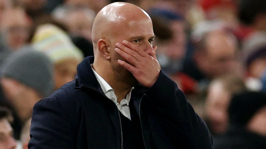 Slot stoïcijns onder spervuur aan vragen over ontslag: 'Voel veel steun van boven'