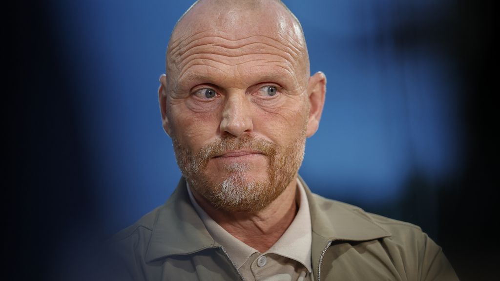 'Overmars haalt ontslagen Twente-trainer Oosting naar Royal Antwerp FC'