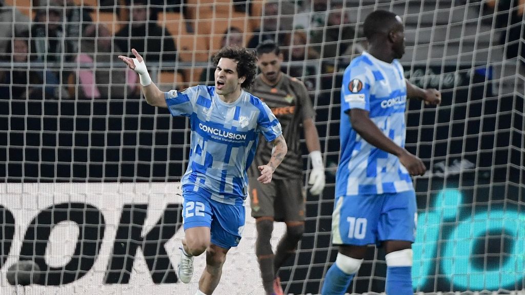 Utrecht-aanvaller Rodríguez scoorde tegen Betis vanaf middenlijn: 'Misschien de Puskas-prijs?'