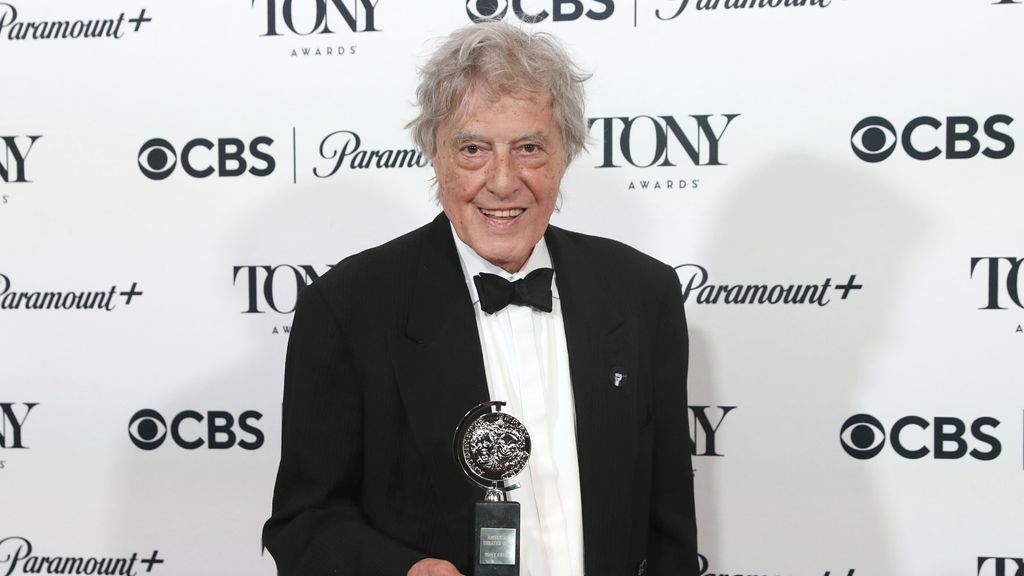 Foto: Toneelschrijver en Oscarwinnaar Tom Stoppard (88) overleden 