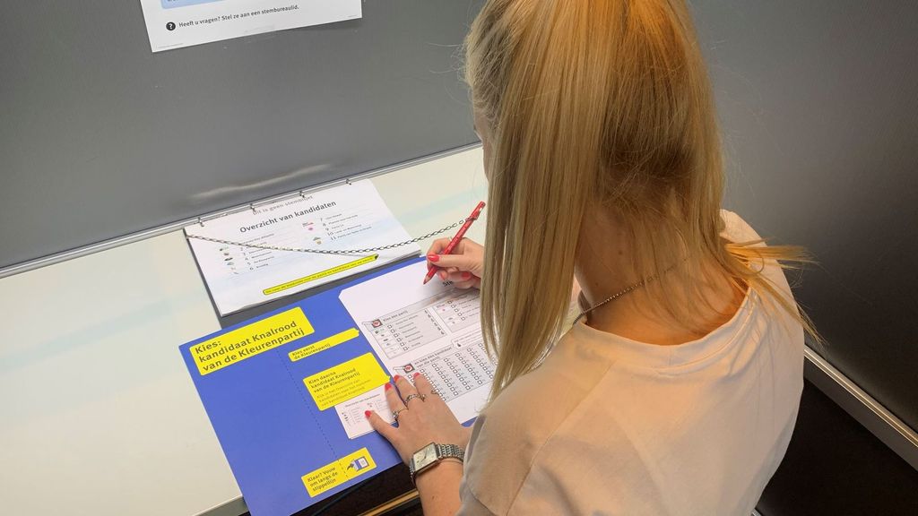 Foto: Borne stopt als enige gemeente met proef kleiner stembiljet