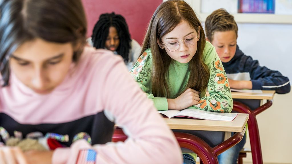 Foto: Scholen onderschatten meisjes in adviezen: te vaak naar vmbo, te weinig naar vwo
