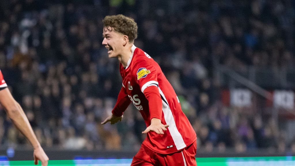 AZ overleeft bekertreffen met PEC dankzij Mijnans en prachtgoal Sadiq