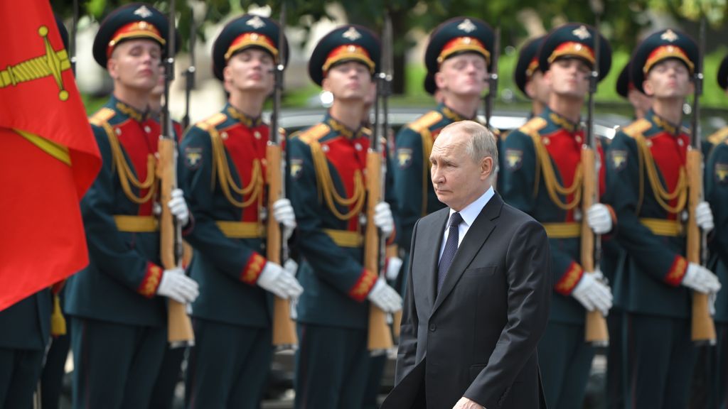 Filmmaker brengt complotdenkers naar het front, maar ze raken niet overtuigd