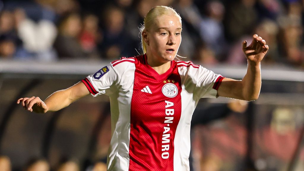 Ajax-vrouwen rollen FC Utrecht op, Feyenoord wint nipt van PEC