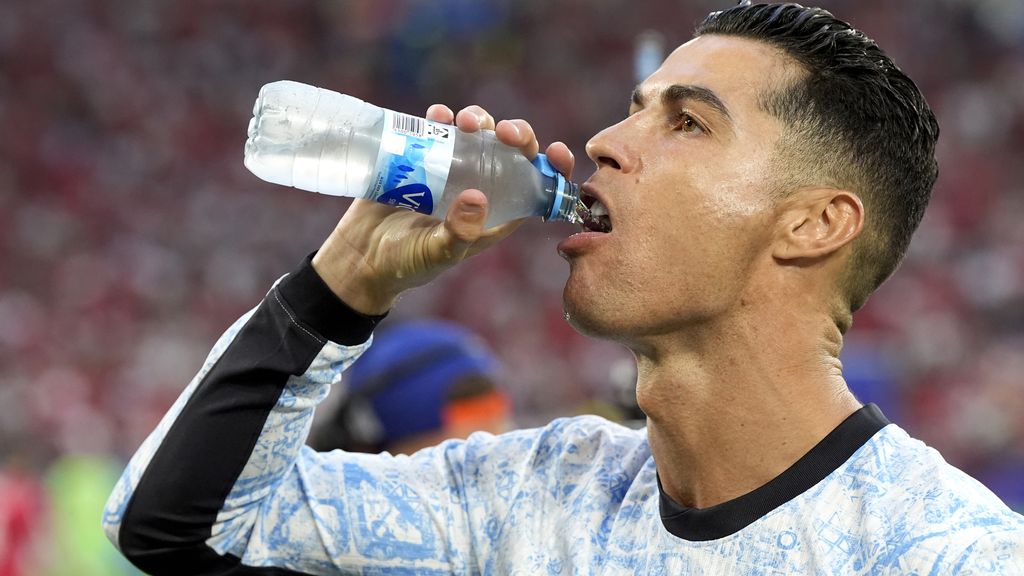 FIFA scherpt hitteprotocol aan tijdens WK: twee verplichte drinkpauzes