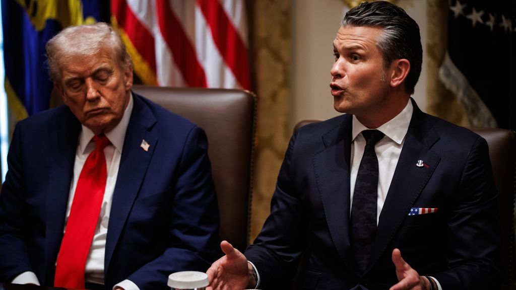 Foto: Defensieminister Hegseth onder vuur, maar ontslag is risico voor Trump
