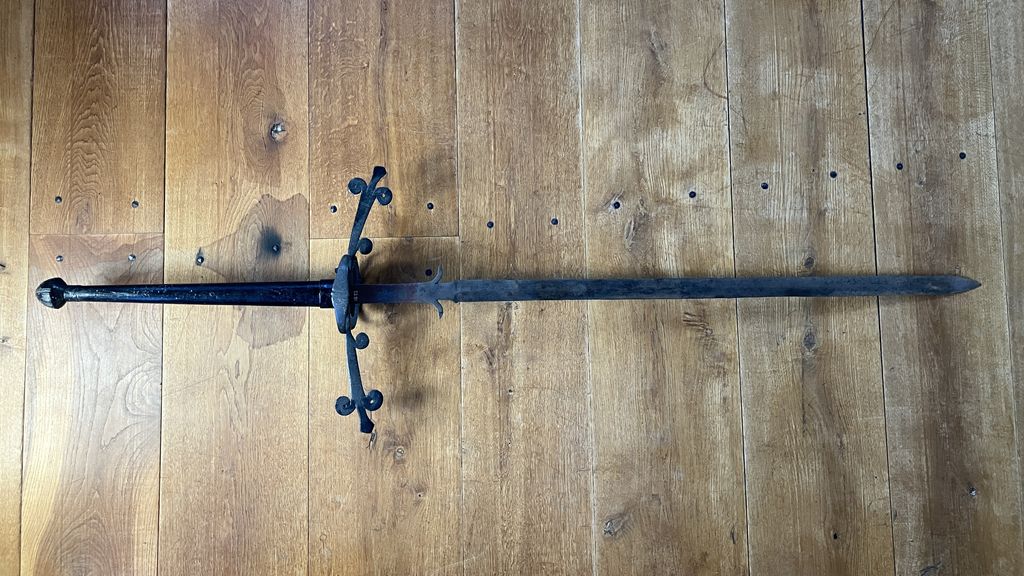 'Replica's' op zolder raadhuis Balk blijkt unieke collectie zwaarden uit 16de eeuw