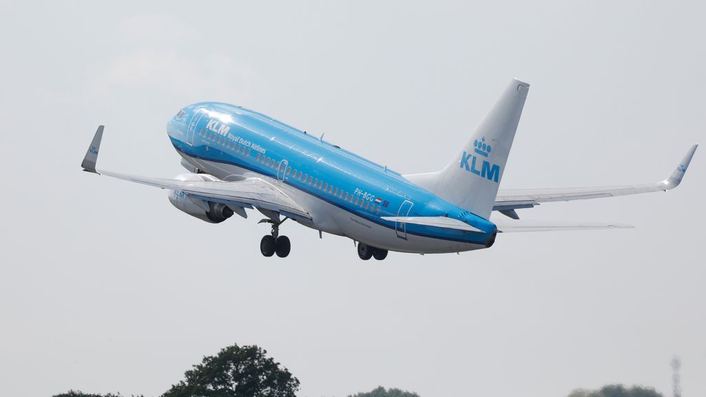 Foto: 250 reizigers vast op Aruba en Bonaire vanwege rat in KLM-vliegtuig