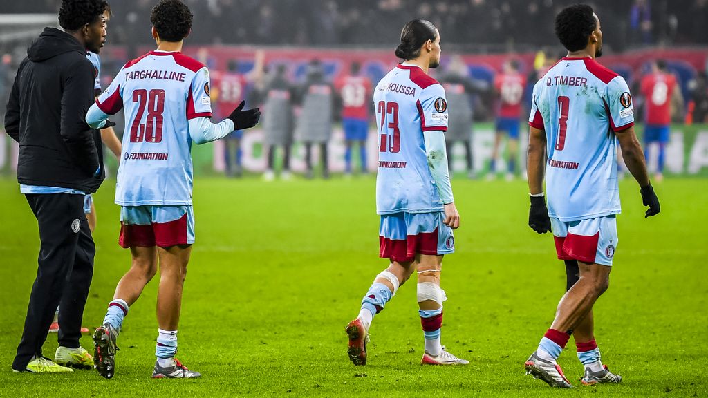 Feyenoord laat 3-1 voorsprong glippen en blameert zich met nederlaag bij FCSB