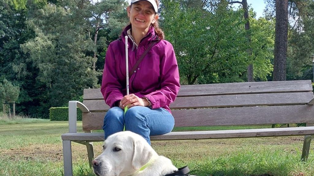 Foto: Wolf komt af op blindengeleidehond: ‘Ik dacht dat hij het loodje zou leggen’