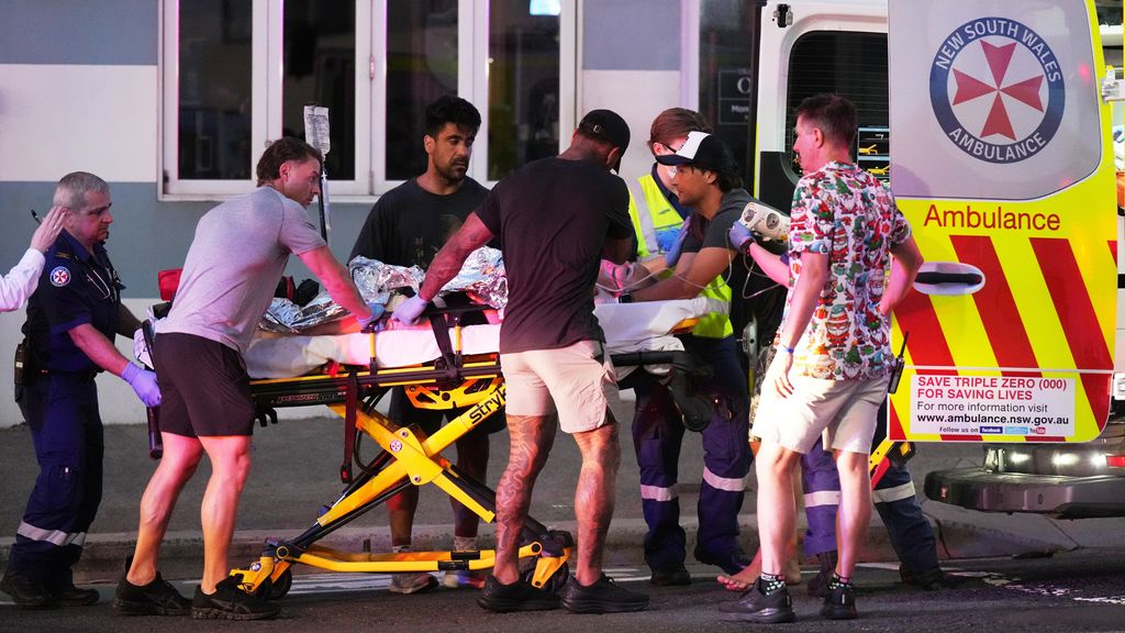 Foto: Aanslag op joods festival op Bondi Beach in Sydney: twaalf mensen gedood