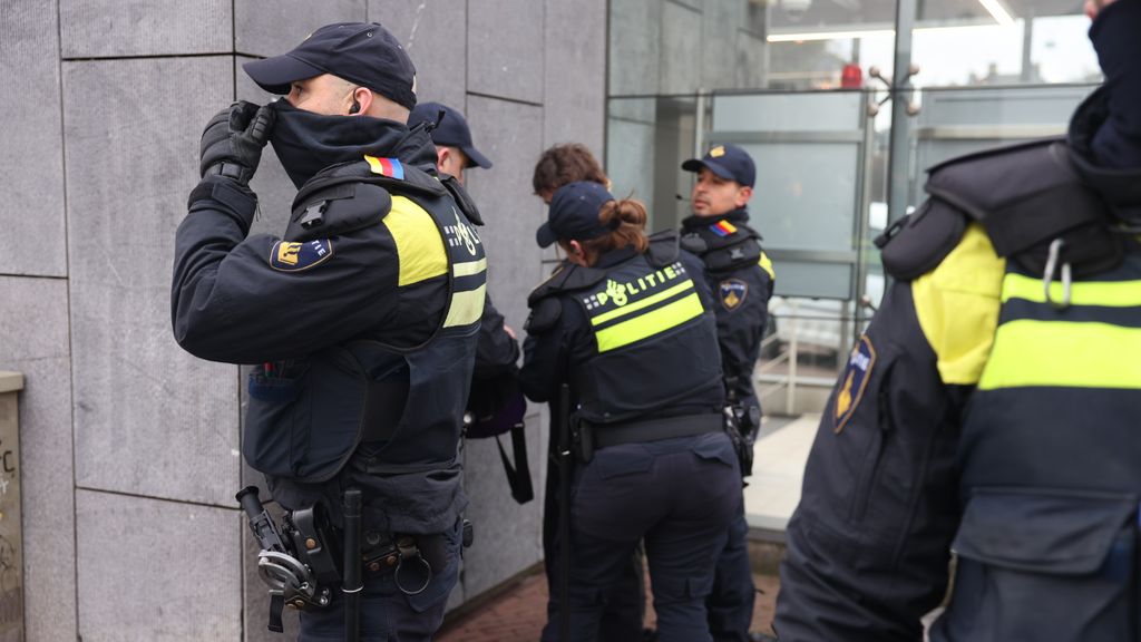 Foto: Demonstranten aangehouden bij protest Concertgebouw in Amsterdam