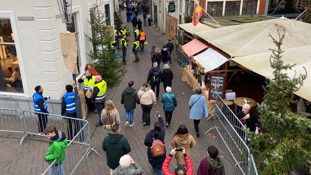 Foto: Ongeloof in Deventer, vandaag amper wachtrij bij Dickens Festijn