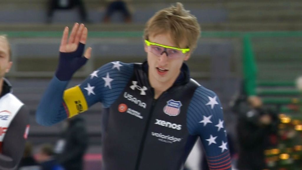 Stolz wint met verrassend veel moeite 500 meter in Hamar, daarna ook massastart