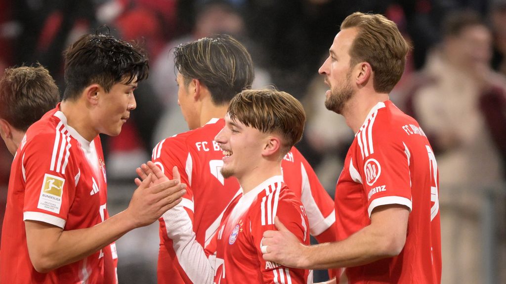 Kane houdt met late 2-2 vanaf elf meter ongeslagen status Bayern in stand