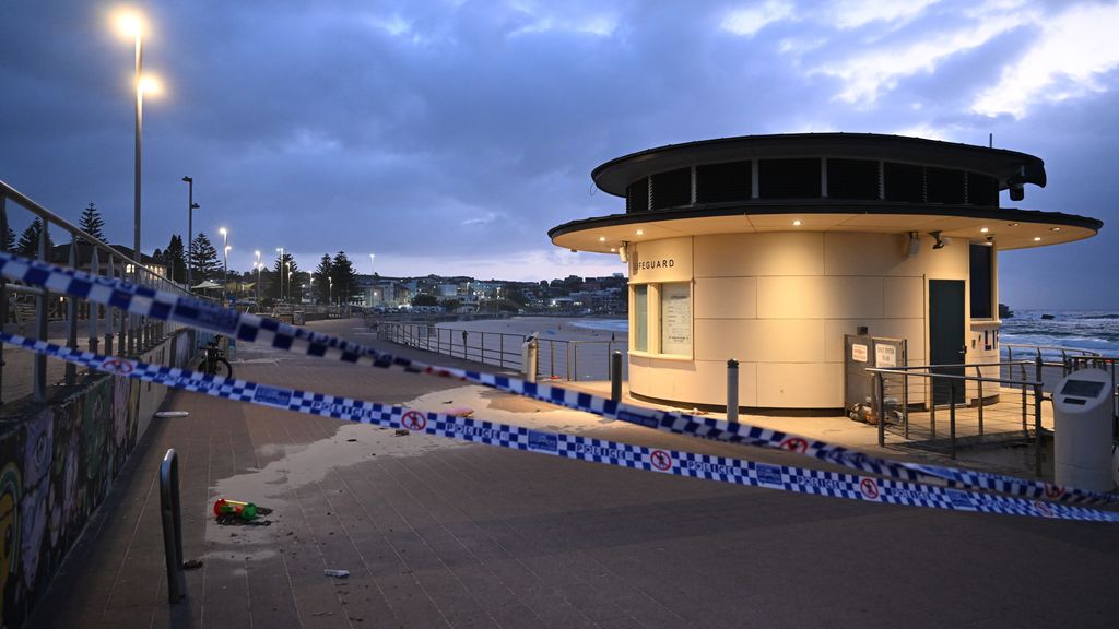 Foto: Dodental aanslag Bondi Beach stijgt naar 16, schutters zijn vader en zoon